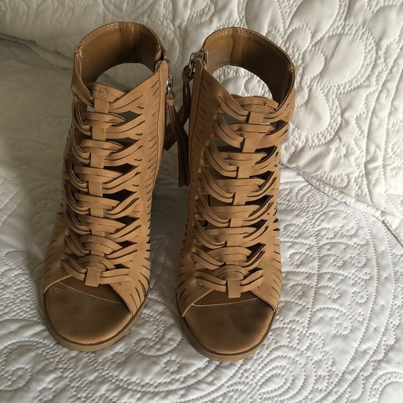 DV Alyson block-heel booties - Picture 2 of 6